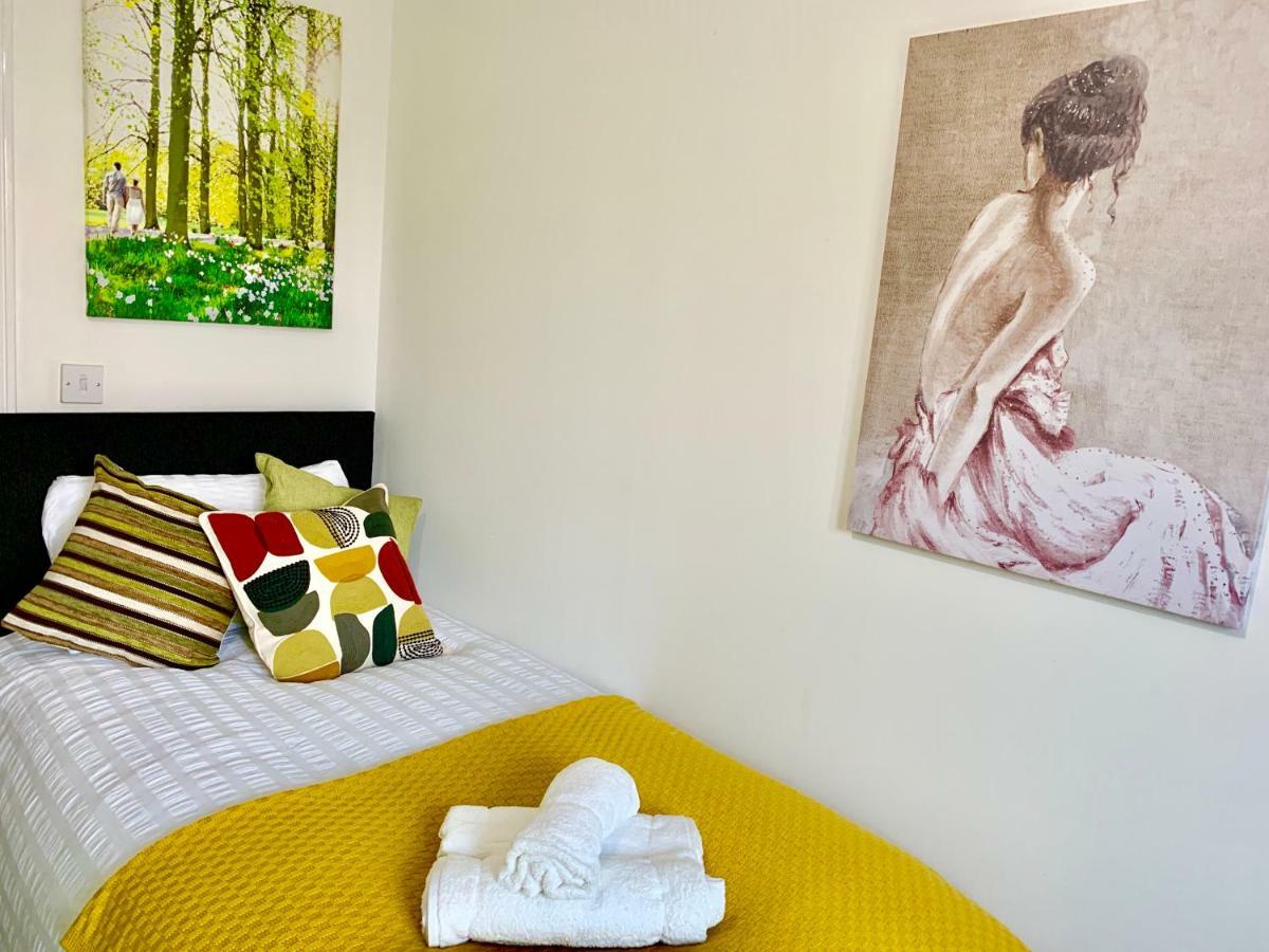 2 Bedrooms Modern Apartment, Lounge, Full Kitchen, Balcony, 5 Minutes Stratford Station London Exterior photo
